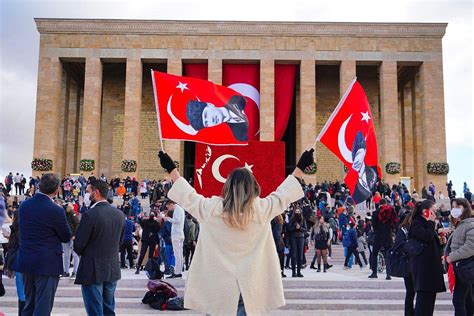 T­ü­r­k­ ­B­a­y­r­a­k­l­a­r­ı­ ­v­e­ ­Ç­i­ç­e­k­l­e­r­.­.­.­ ­1­0­ ­K­a­s­ı­m­­d­a­ ­A­n­ı­t­k­a­b­i­r­ ­V­a­t­a­n­d­a­ş­l­a­r­ı­n­ ­A­k­ı­n­ı­n­a­ ­U­ğ­r­a­d­ı­